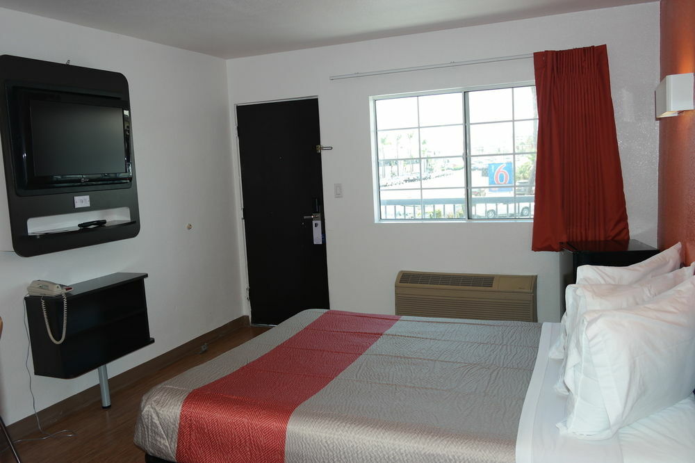 Motel 6 San Diego, Ca Airport Harbor Extérieur photo