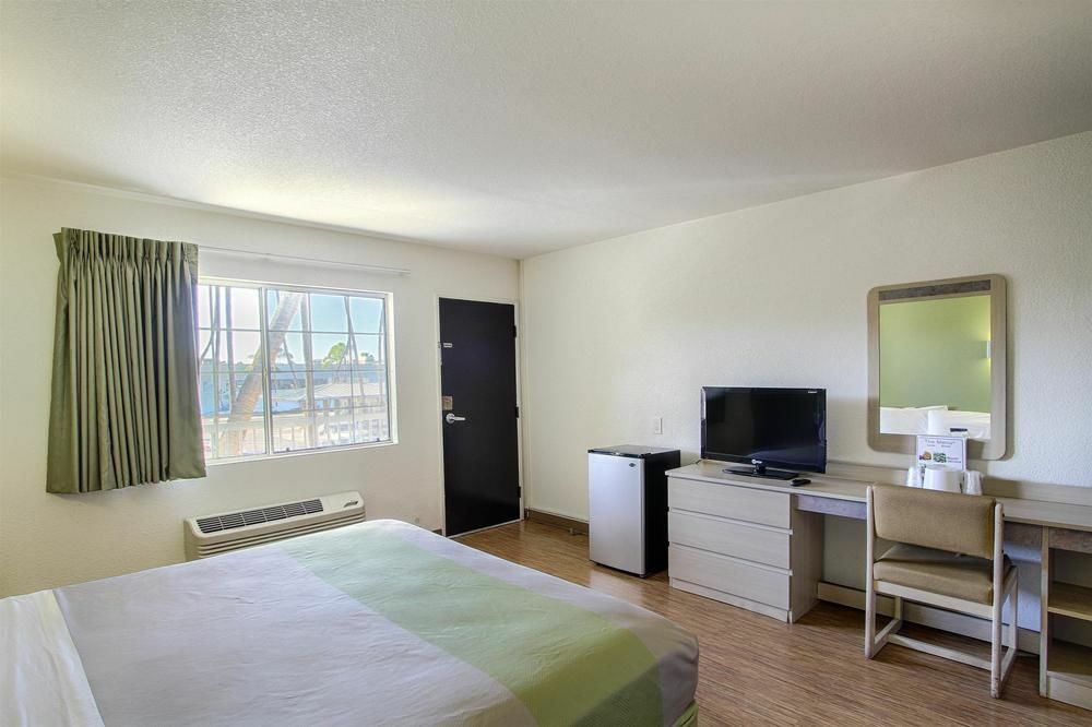 Motel 6 San Diego, Ca Airport Harbor Extérieur photo