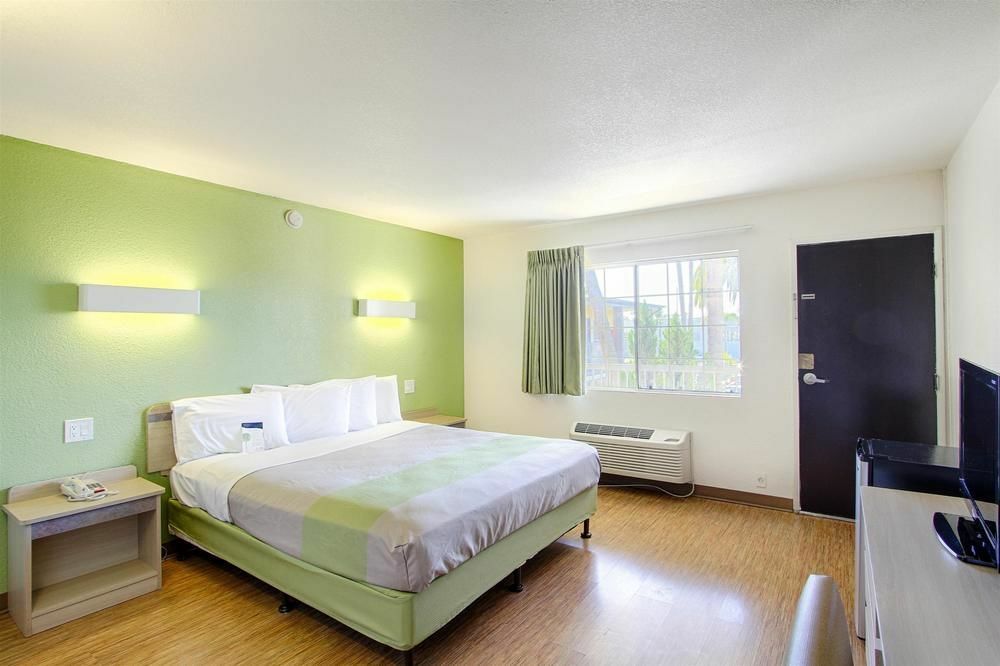 Motel 6 San Diego, Ca Airport Harbor Extérieur photo